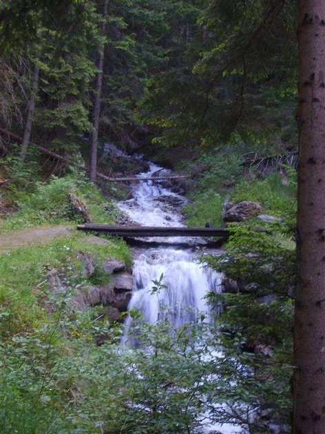 one of the many waterfalls on the way to Etroubles