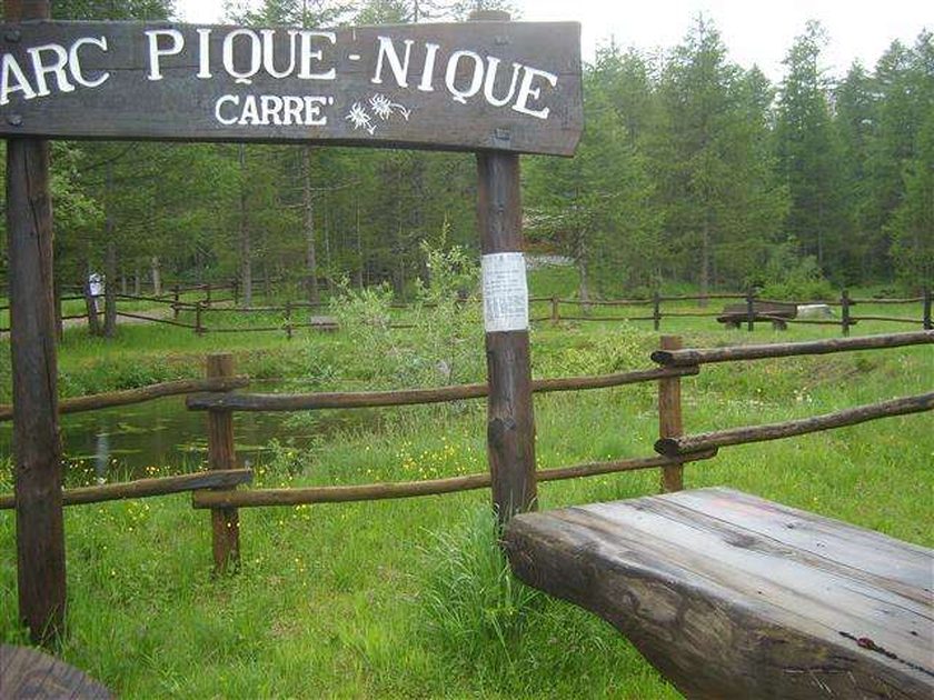 Organisedpicnic and barbeque areas in various locations