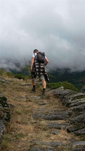 Walking on a cloudy day above Avier
